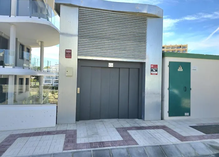 Samuel Luxury 2Bedroom Apartment, Large Patio, Free Wifi And Private Parking By Namaste Elite