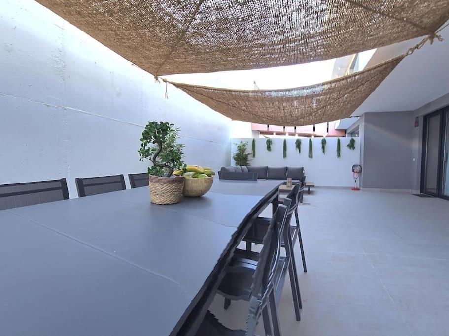 Samuel Luxury 2bedroom Apartment, Large Patio, Free Wifi And Private Parking By Namaste Elite Apartament