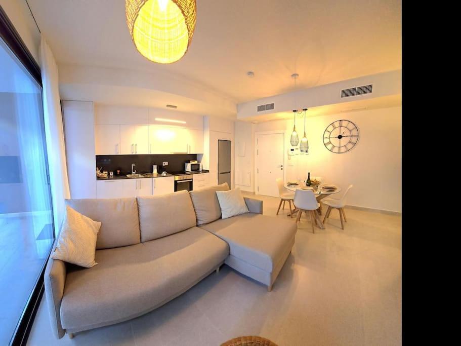 Samuel Luxury 2bedroom Apartment, Large Patio, Free Wifi And Private Parking By Namaste Elite Apartament *