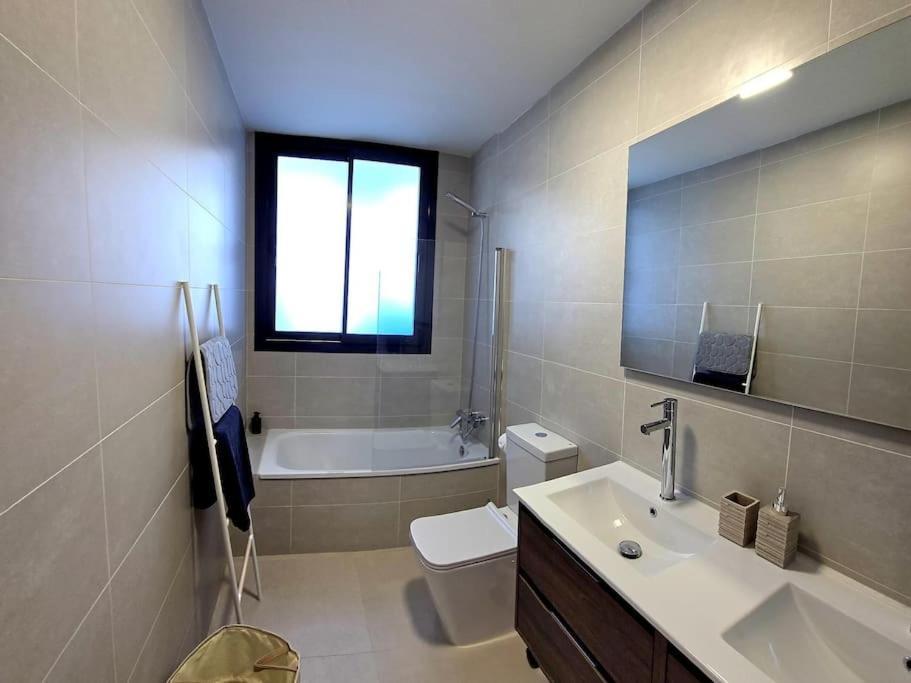 Apartament Samuel Luxury 2bedroom Apartment, Large Patio, Free Wifi And Private Parking By Namaste Elite Torremolinos