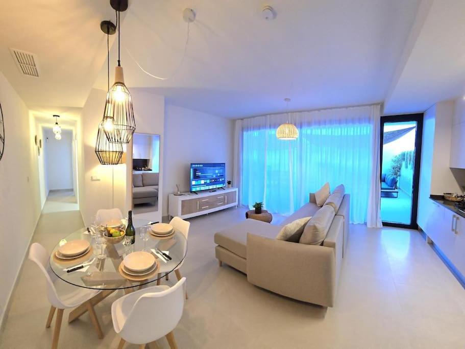 Samuel Luxury 2bedroom Apartment, Large Patio, Free Wifi And Private Parking By Namaste Elite Apartament