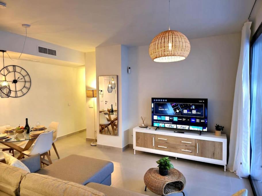 Apartament Samuel Luxury 2bedroom Apartment, Large Patio, Free Wifi And Private Parking By Namaste Elite