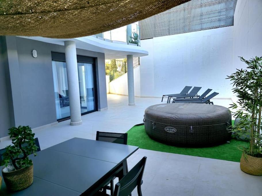 Samuel Luxury 2bedroom Apartment, Large Patio, Free Wifi And Private Parking By Namaste Elite Apartament *